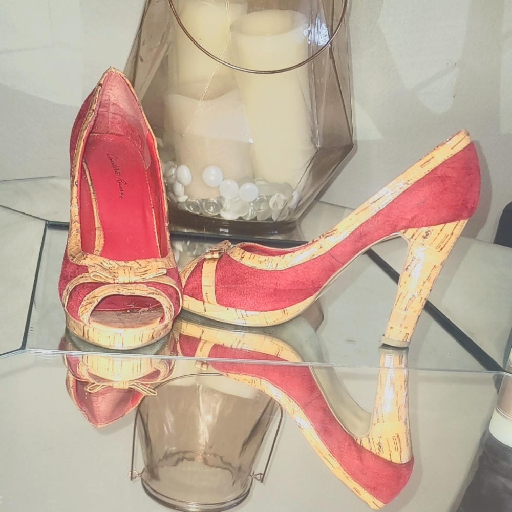 Bow tie, peep toe Burgundy and bamboo heels